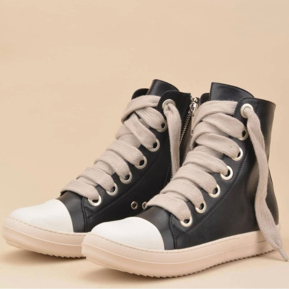 Black Leather Women sneakers! Size 8